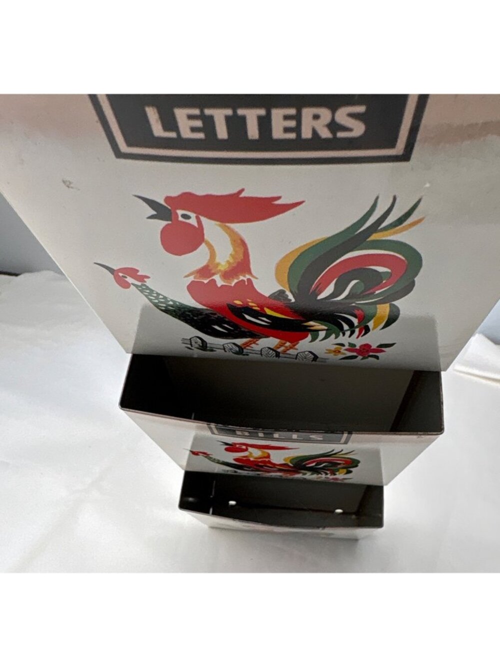 Vintage Tin Metal Rooster Wall Organizer 3 Compartments - Letters Bills Misc - Picture 9 of 12